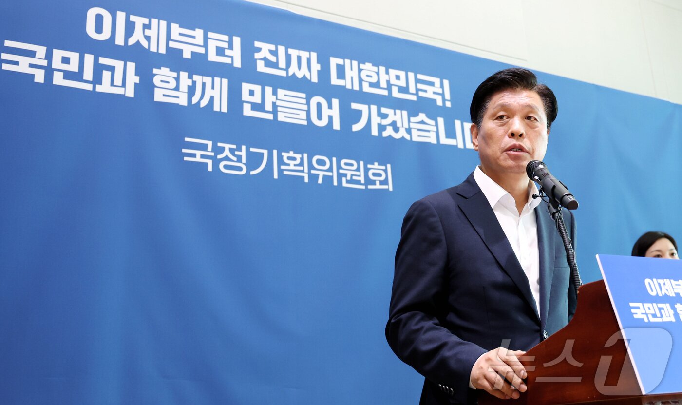 본문 이미지 - 조승래 국정기획위원회 대변인이 19일 오전 세종시 정부세종컨벤션센터에서 출입기자들에게 업무보고 내용 등을 브리핑 하고 있다 2025.6.19/뉴스1 ⓒ News1 김기남 기자