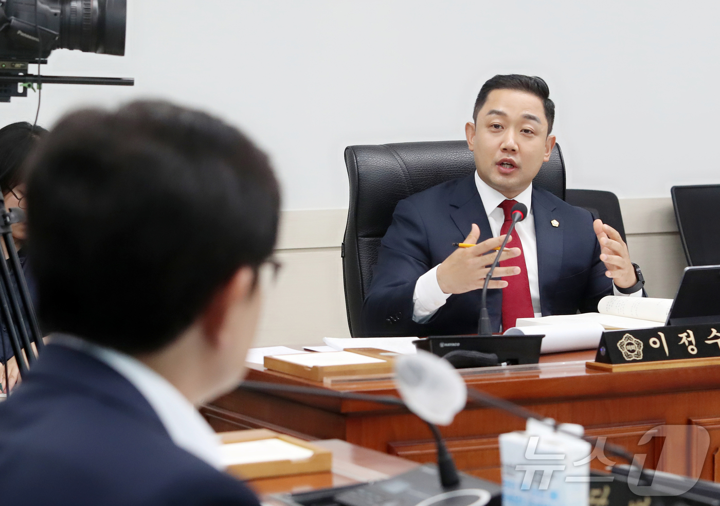 (서산=뉴스1) 이동원 기자 = 이정수 의원(지역구 부춘동·성연면)이 지난 15일 열린 2025년 서산시 기획예산담당관 행정사무감사에서 서산시 청년 정책의 전반적인 문제를 꼬집으며 …