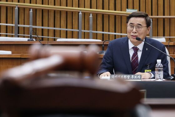 김영진 "대남연락사무소장? 사과하라"…송언석 "왜 반말하나"