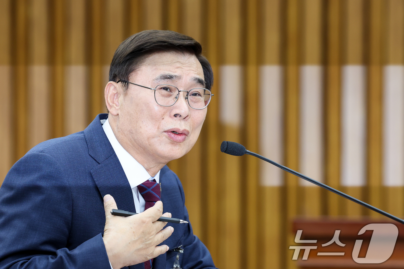 (서울=뉴스1) 안은나 기자 = 이종석 국가정보원장 후보자가 19일 오전 서울 여의도 국회에서 열린 인사청문회에 출석해 의원 질의에 답하고 있다. 2025.6.19/뉴스1