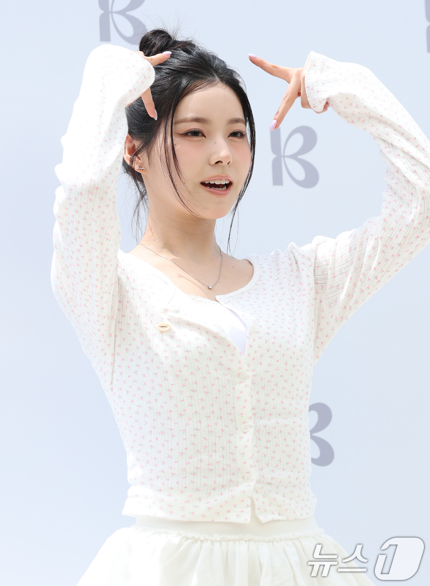 (서울=뉴스1) 권현진 기자 = 엔믹스 규진이 19일 오전 서울 성동구 성수동의 한 매장에서 진행된 여성복 브랜드의 플래그십 스토어 오픈기념 행사에 참석해 포즈를 취하고 있다. 2 …