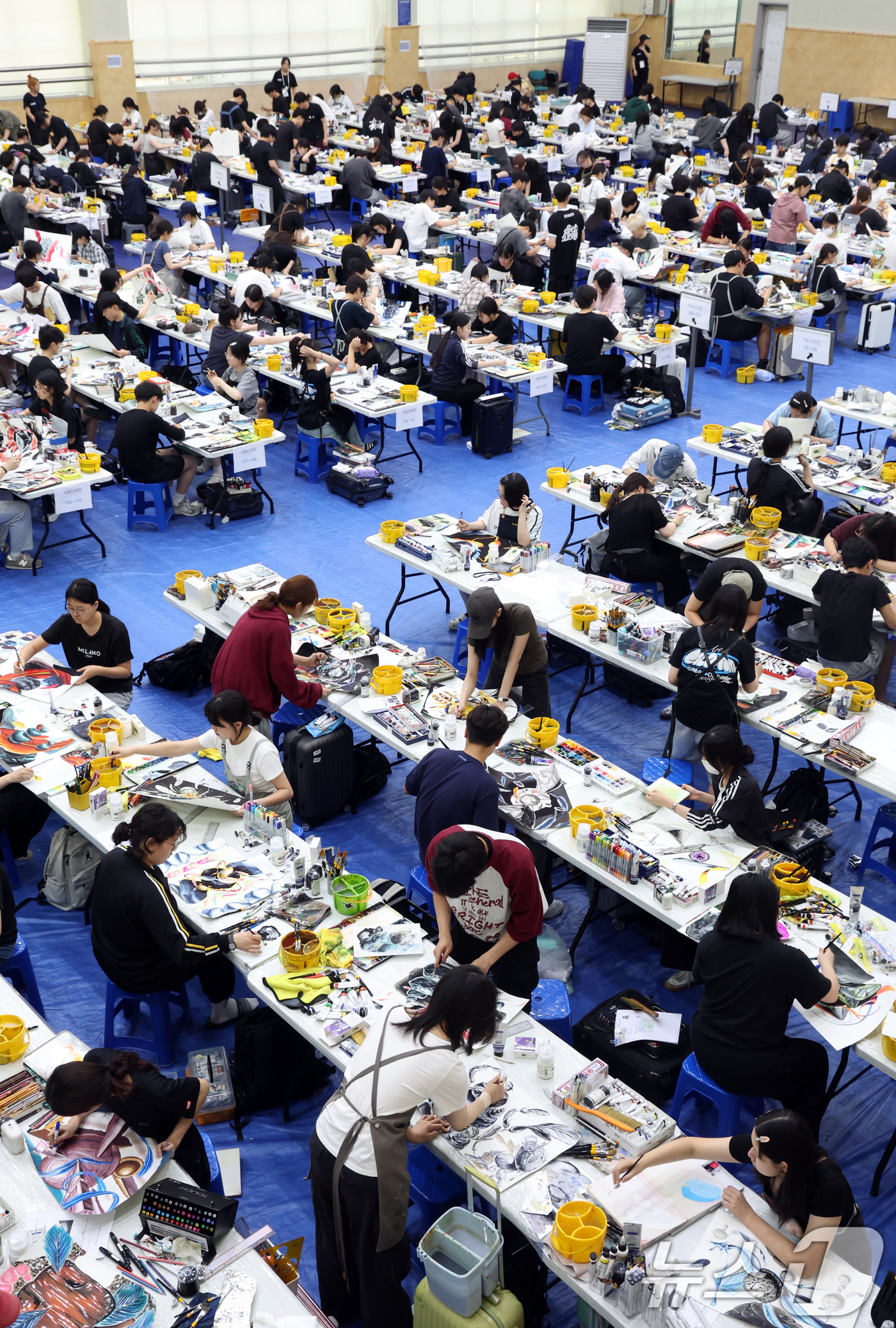 (서울=뉴스1) 김명섭 기자 = 19일 서울 노원구에서 열린 2025 삼육대학교 전국 고교생 아트앤디자인 실기대회에서 학생들이 집중해서 그림을 그리고 있다.  2025.6.19/뉴 …