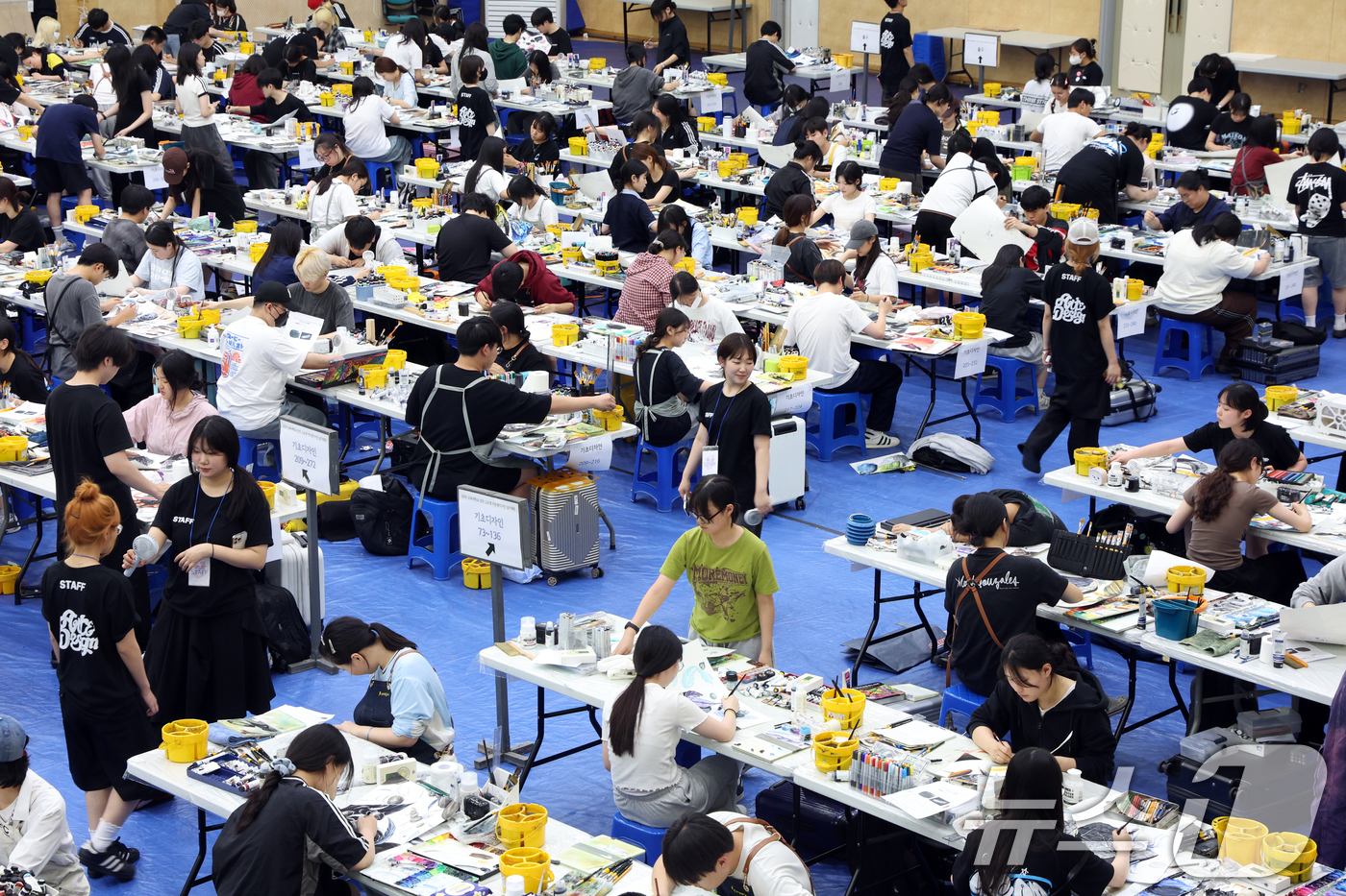 (서울=뉴스1) 김명섭 기자 = 19일 서울 노원구에서 열린 2025 삼육대학교 전국 고교생 아트앤디자인 실기대회에서 학생들이 집중해서 그림을 그리고 있다.  2025.6.19/뉴 …