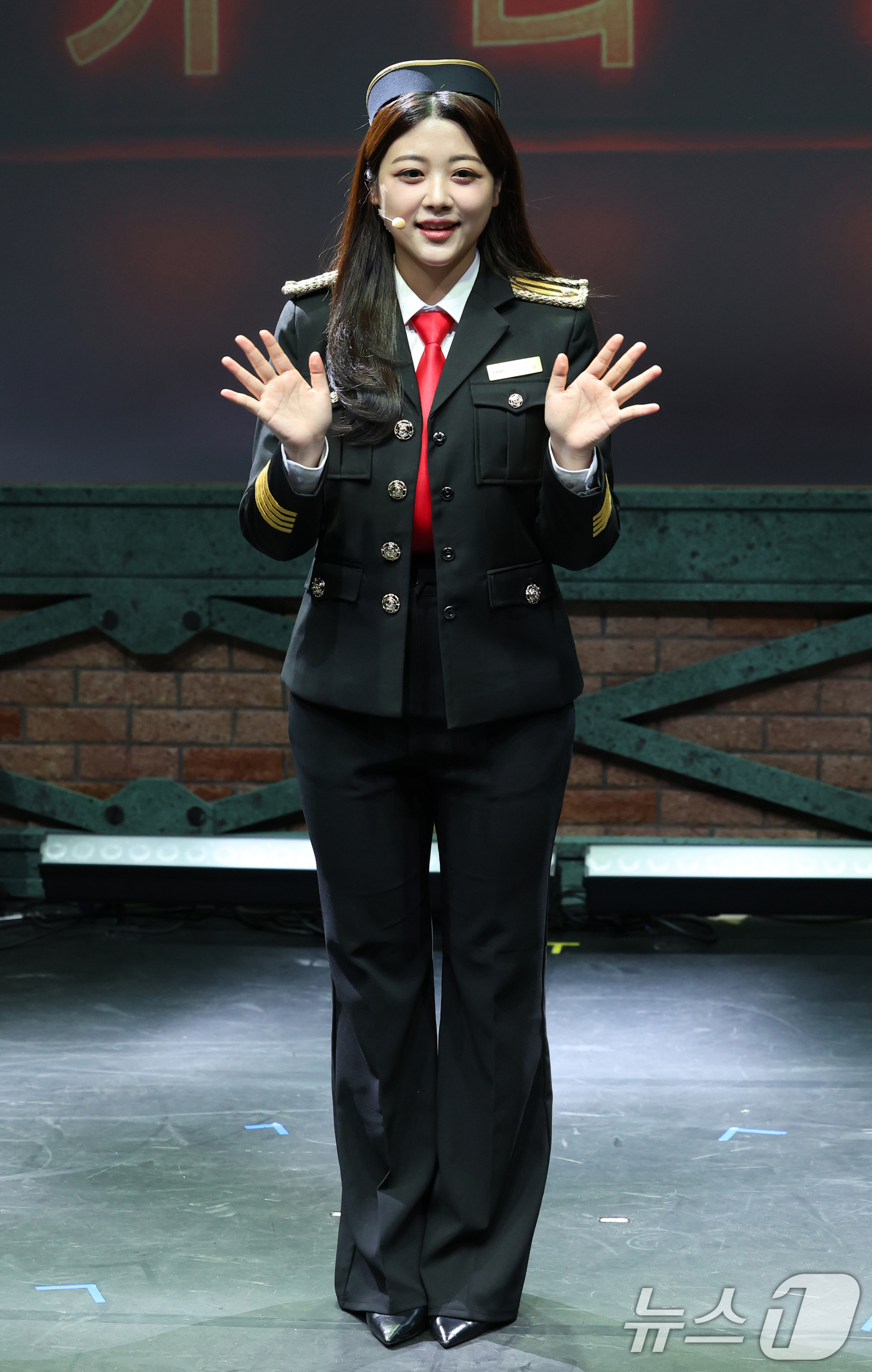 (서울=뉴스1) 권현진 기자 = 뮤지컬 배우 천우주가 19일 오후 서울 종로구 CGV피카디리1958에서 열린 뮤직쇼 '트롯열차-피카디리역'의 프레스콜에서 포즈를 취하고 있다.'트롯 …