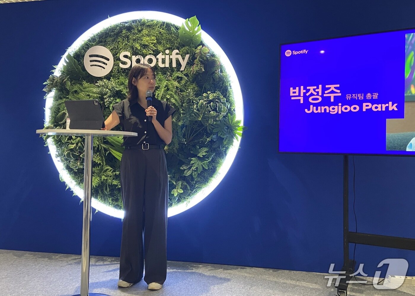 본문 이미지 - 박정주 스포티파이 코리아 뮤직팀 총괄이 19일 서울 강남구 모나코스페이스에서 열린 '사운드 체크'(Sound Check) 기자 간담회에서 발표하고 있다. 2025.06.19. ⓒ 뉴스1 신은빈 기자