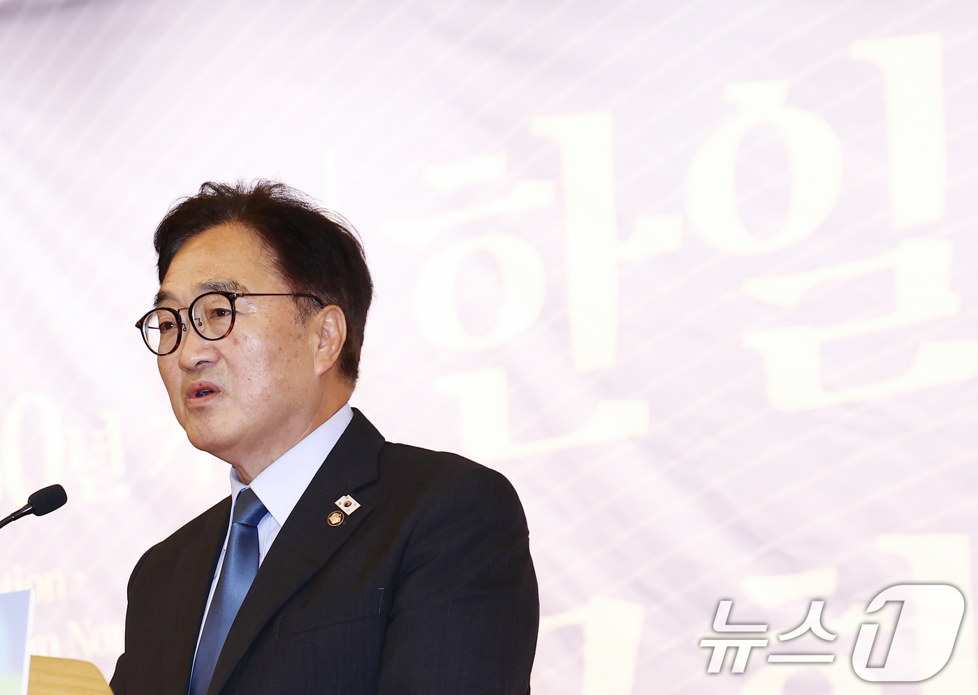 (서울=뉴스1) 김민지 기자 = 우원식 국회의장이 19일 서울 여의도 국회도서관에서 열린 해방 80년·한일수교 60년 기념, 한일관계 대전환을 위한 국회토론회에서 축사하고 있다. …