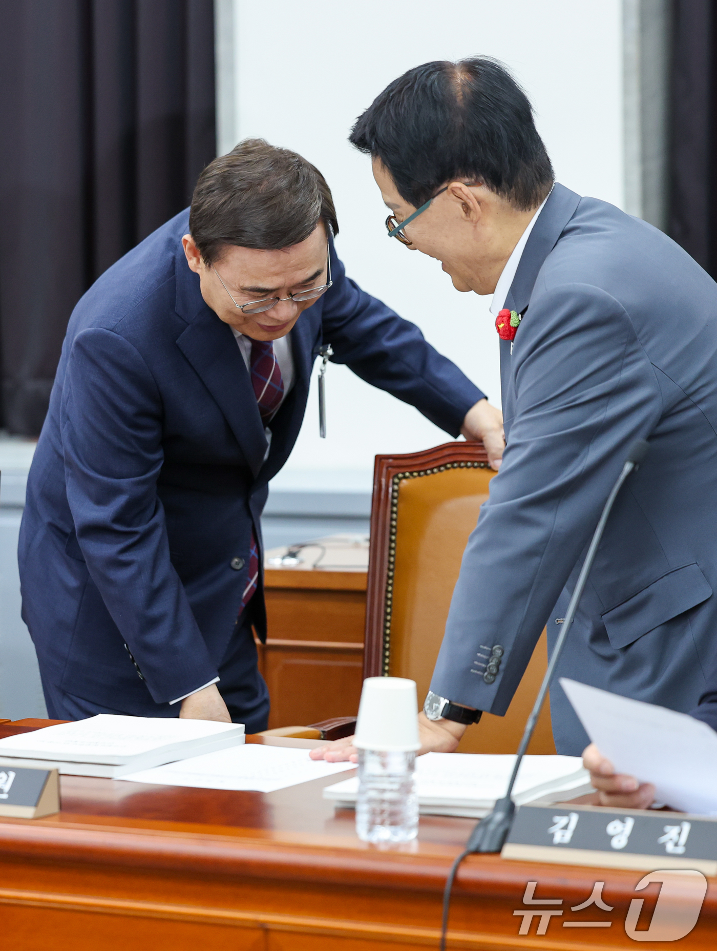 (서울=뉴스1) 안은나 기자 = 이종석 국가정보원장 후보자가 19일 오후 서울 여의도 국회 정보위원회 회의실에서 대북·안보 관련 질의를 위해 비공개로 속개된 인사청문회에 출석해 전 …