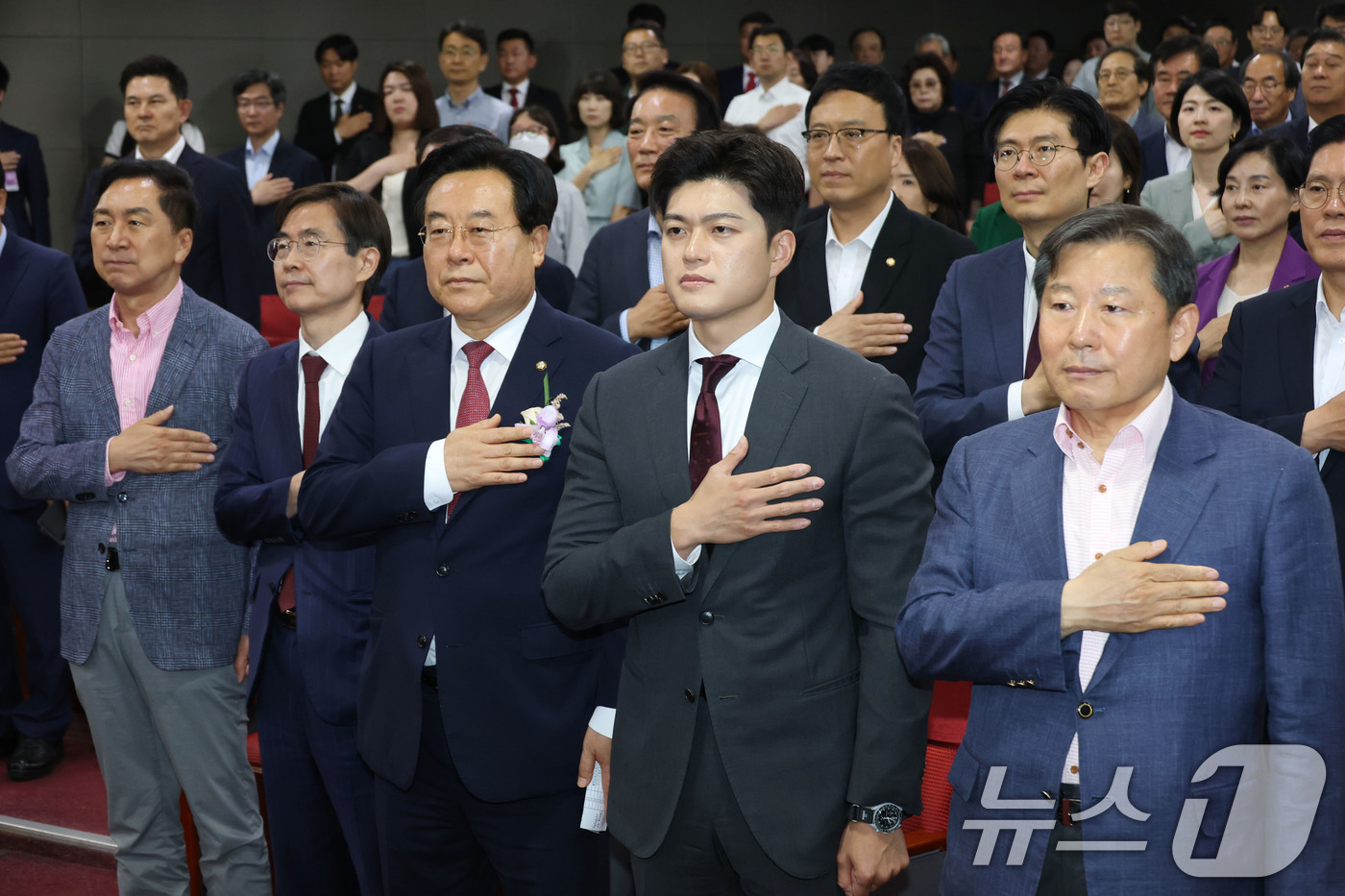 (서울=뉴스1) 이광호 기자 = 김용태 국민의힘 비상대책위원장이 19일 오후 서울 여의도 국회 의원회관에서 열린 '체코 원전수주의 의미와 우리 원전 산업계의 나아갈 방향' 정책토론 …