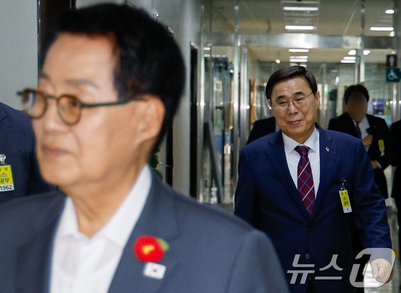 (서울=뉴스1) 안은나 기자 = 이종석 국가정보원장 후보자가 19일 오후 서울 여의도 국회 정보위원회 회의실에서 대북·안보 관련 질의를 위해 비공개로 속개된 인사청문회에 출석하고 …