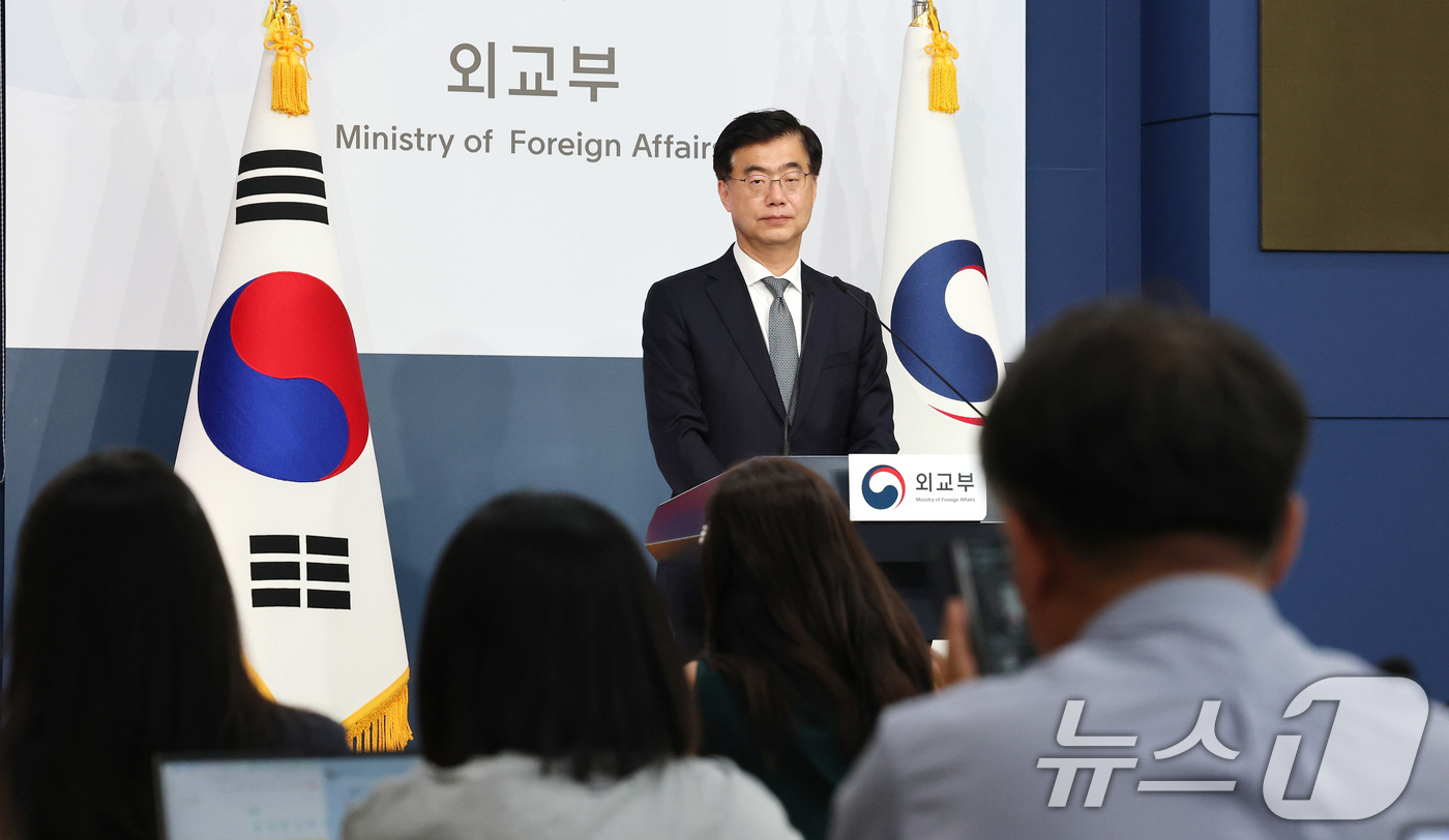 (서울=뉴스1) 임세영 기자 = 이재웅 외교부 대변인이 19일 서울 종로구 외교부 청사에서 정례브리핑을 하고 있다. 2025.6.19/뉴스1