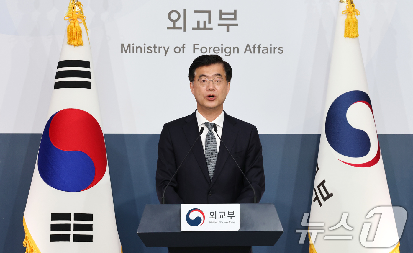 (서울=뉴스1) 임세영 기자 = 이재웅 외교부 대변인이 19일 서울 종로구 외교부 청사에서 정례브리핑을 하고 있다. 2025.6.19/뉴스1