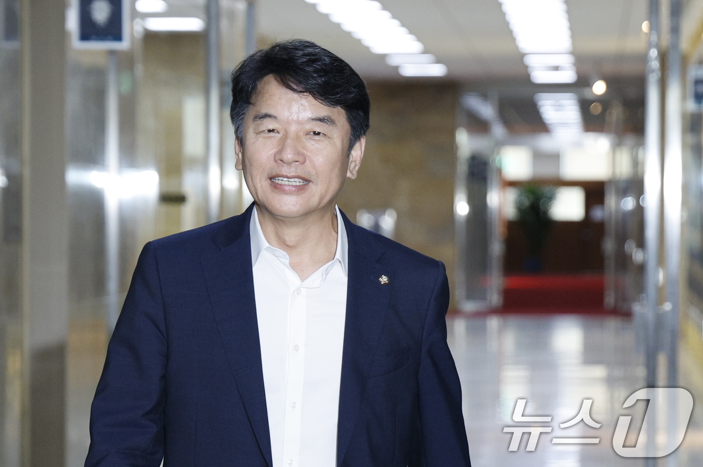 (서울=뉴스1) 안은나 기자 = 문진석 더불어민주당 원내수석부대표가 19일 오후 서울 여의도 국회에서 유상범 국민의힘 원내수석부대표와 원 구성 협상 등 관련 회동을 위해 운영위 소 …