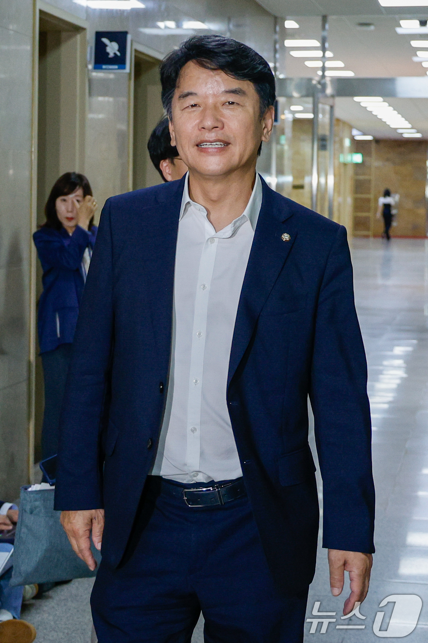 (서울=뉴스1) 안은나 기자 = 문진석 더불어민주당 원내수석부대표가 19일 오후 서울 여의도 국회에서 유상범 국민의힘 원내수석부대표와 원 구성 협상 등 관련 회동을 위해 운영위 소 …