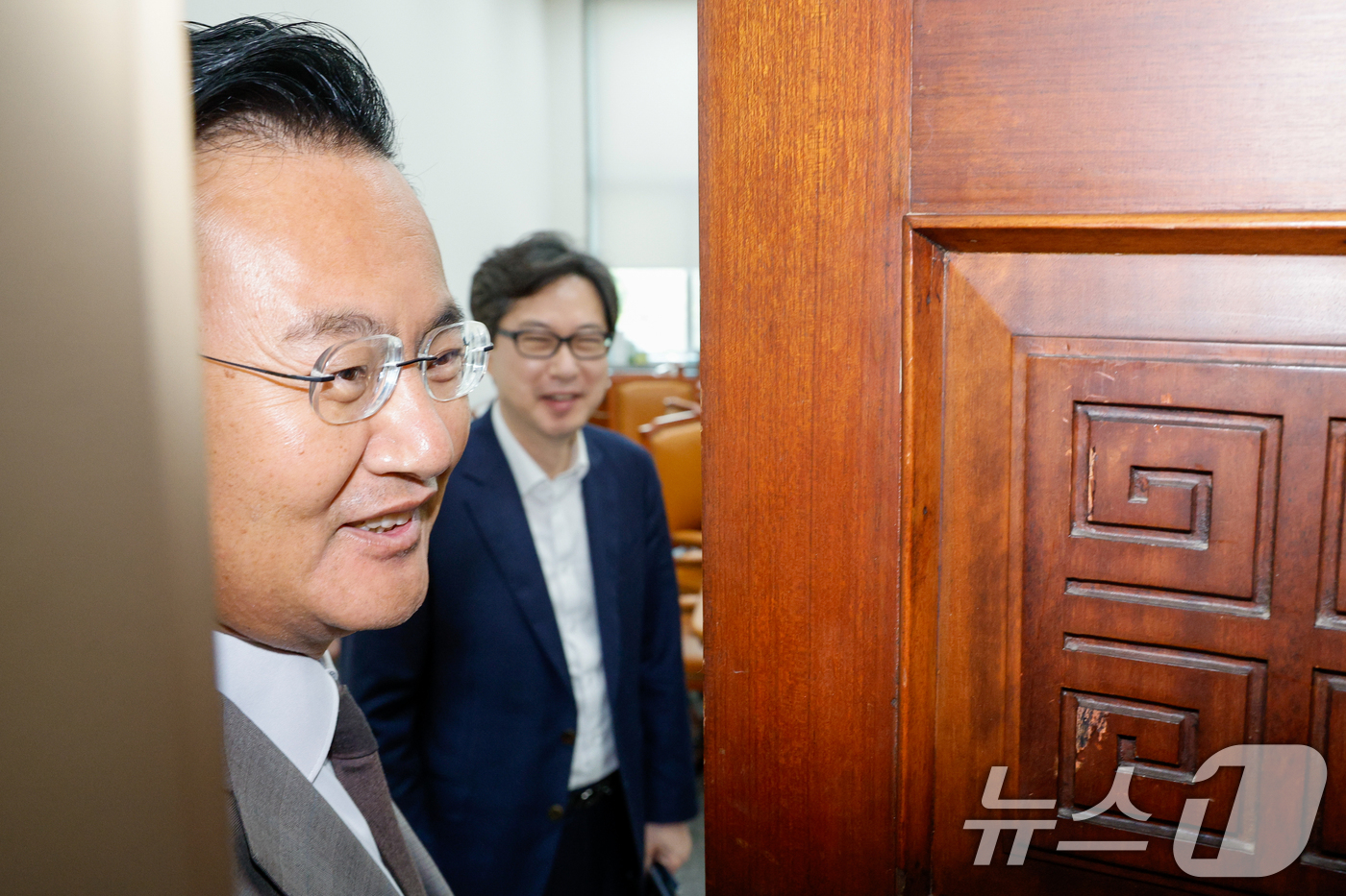 (서울=뉴스1) 안은나 기자 = 유상범 국민의힘 원내수석부대표가 19일 오후 서울 여의도 국회에서 문진석 더불어민주당 원내수석부대표와 원 구성 협상 등 관련 회동을 하기 위해 운영 …