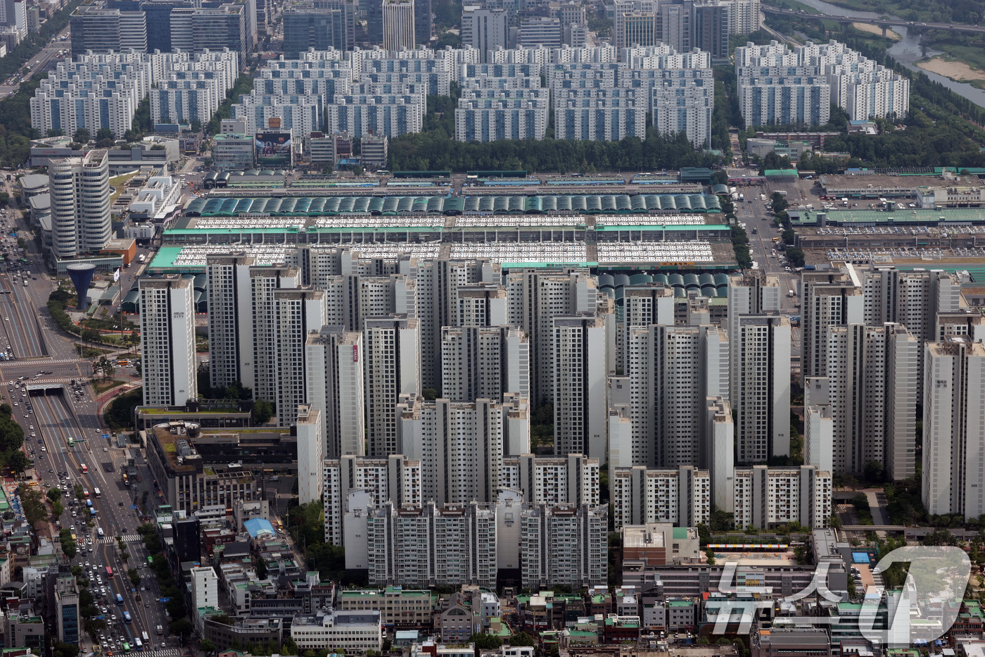 (서울=뉴스1) 박세연 기자 = 서울 아파트값 주간 상승률이 0.36%를 기록해 2018년 9월 이후 가장 컸다.한국부동산원이 발표한 '6월 3주(16일 기준) 주간 아파트 가격 …