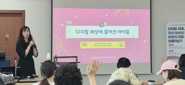 "유튜브 보는 아이, 이 시기는 안돼요"…우리 아이 '뇌성장' 지키는 법은?