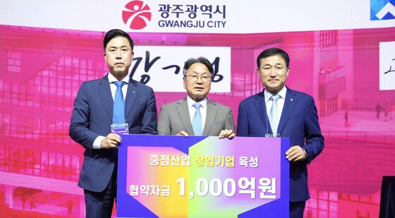 강기정 시장, 중점산업 창업기업 육성 협약자금 업무협약