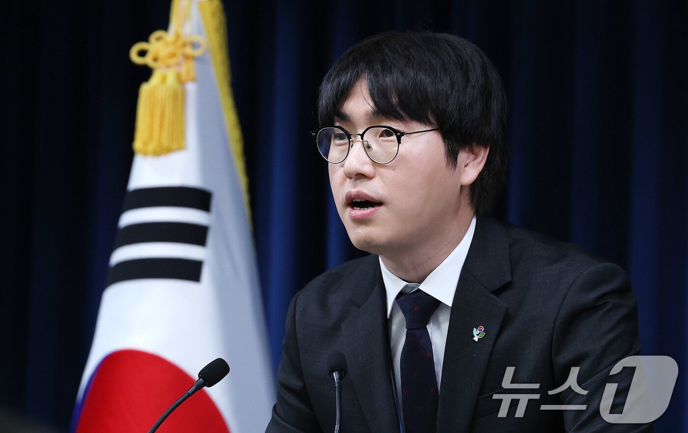 본문 이미지 - 하정우 AI미래기획수석이 19일 서울 용산구 대통령실 청사에서 이공계특별법 관련 브리핑을 하고 있다. 2025.6.19/뉴스1 ⓒ News1 박지혜 기자