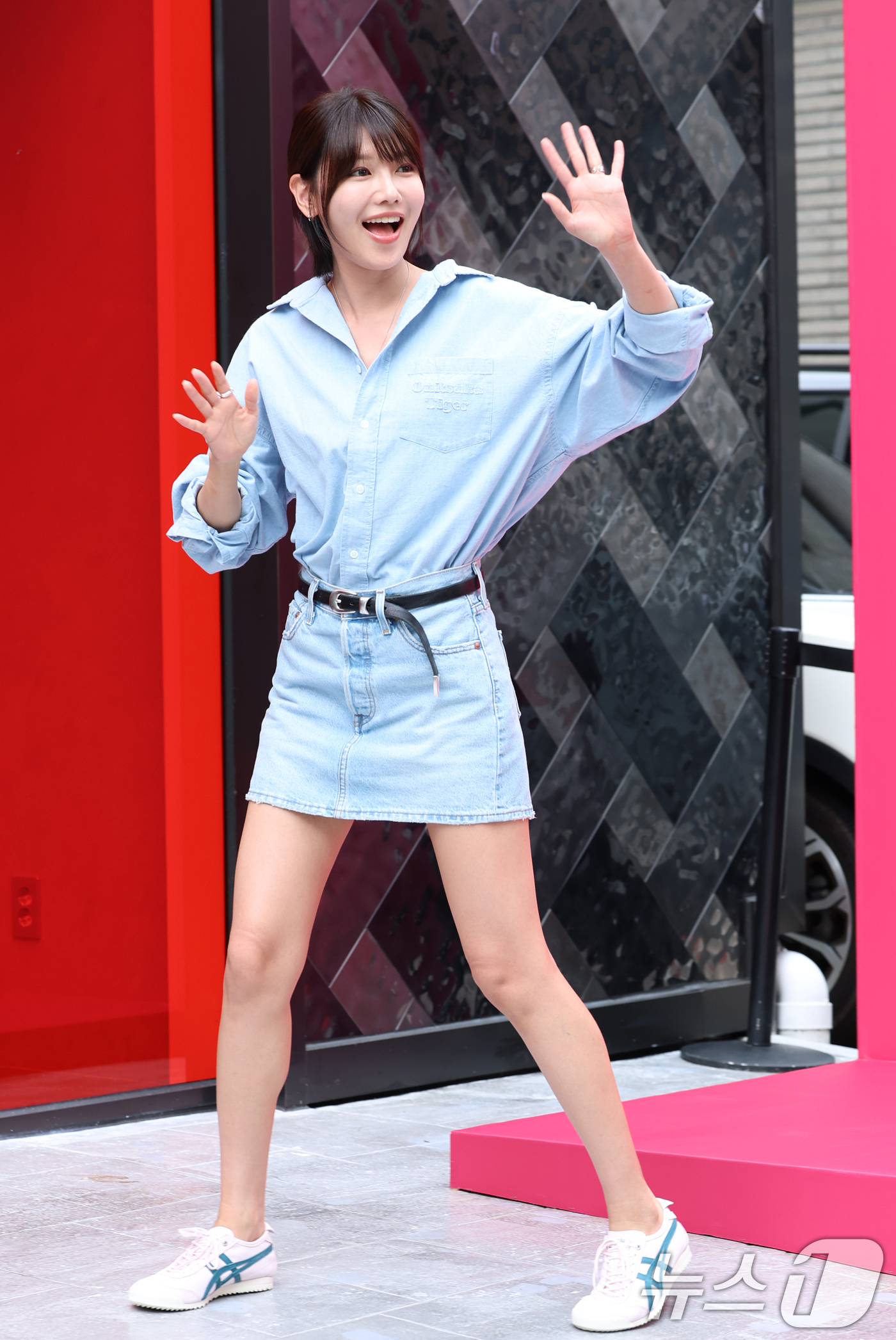 (서울=뉴스1) 권현진 기자 = 배우 최수영이 19일 오후 서울 강남구 신사동의 한 매장에서 열린 프리미엄 패션 브랜드 네이버페이 오니츠카타이거 가로수길 플래그십 오픈 기념 포토행 …