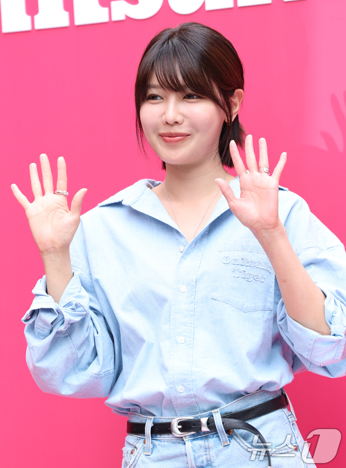 (서울=뉴스1) 권현진 기자 = 배우 최수영이 19일 오후 서울 강남구 신사동의 한 매장에서 열린 프리미엄 패션 브랜드 가로수길 플래그십 오픈 기념 포토 행사에 참석해 포즈를 취하 …