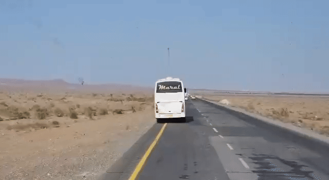 본문 이미지 - 이란에 체류 중이던 우리 국민 20여 명이 정부의 도움을 받아 인접국인 투르크메니스탄으로 대피하고 있다. (외교부 제공)