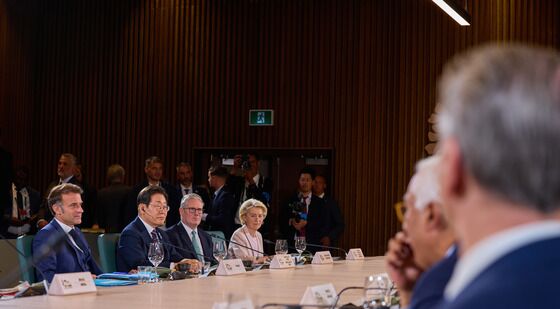 G7 정상회의 확대 세션 참석한 이재명 대통령