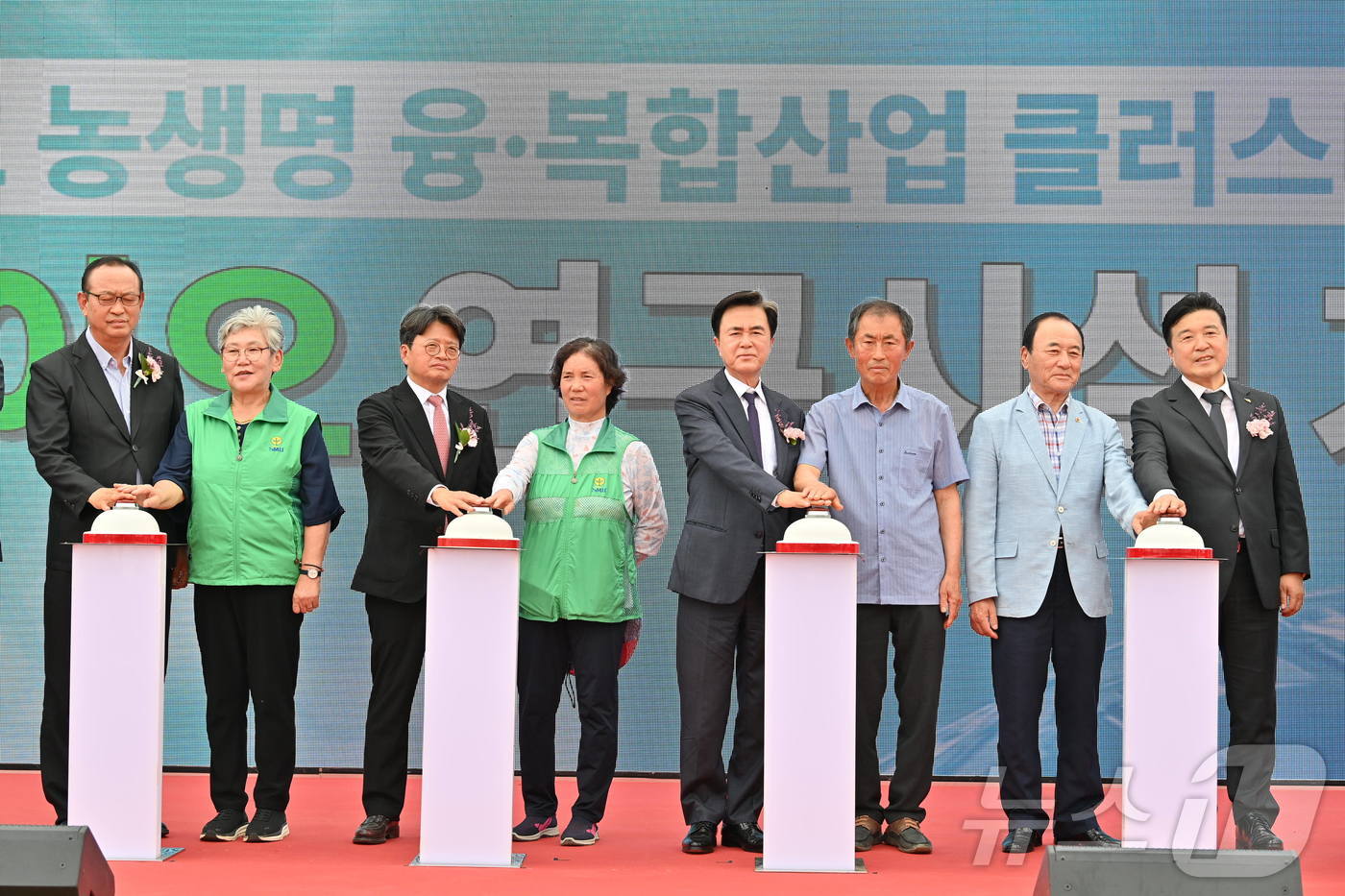 (예산=뉴스1) 이동원 기자 = 김태흠 충남도지사가 19일 예산군 삽교읍 내포 농생명 클러스터 그린바이오 연구시설 기공식에 참석했다. 김 지사는 “내포 농생명 클러스터는 대한민국 …