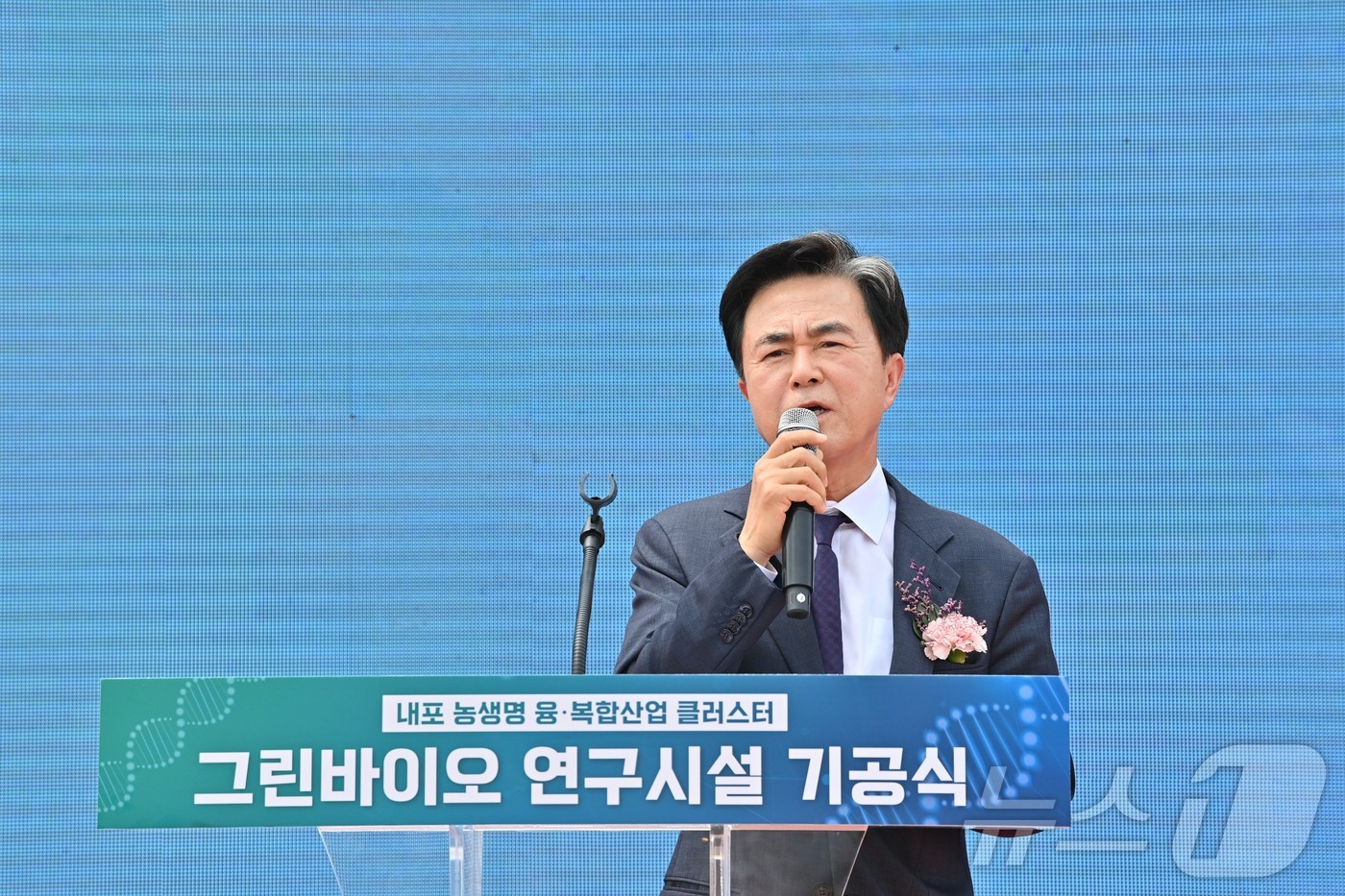 (예산=뉴스1) 이동원 기자 = 김태흠 충남도지사가 19일 예산군 삽교읍 내포 농생명 클러스터 그린바이오 연구시설 기공식에서 축사를 하고 있다.김 지사는 “내포 농생명 클러스터는 …