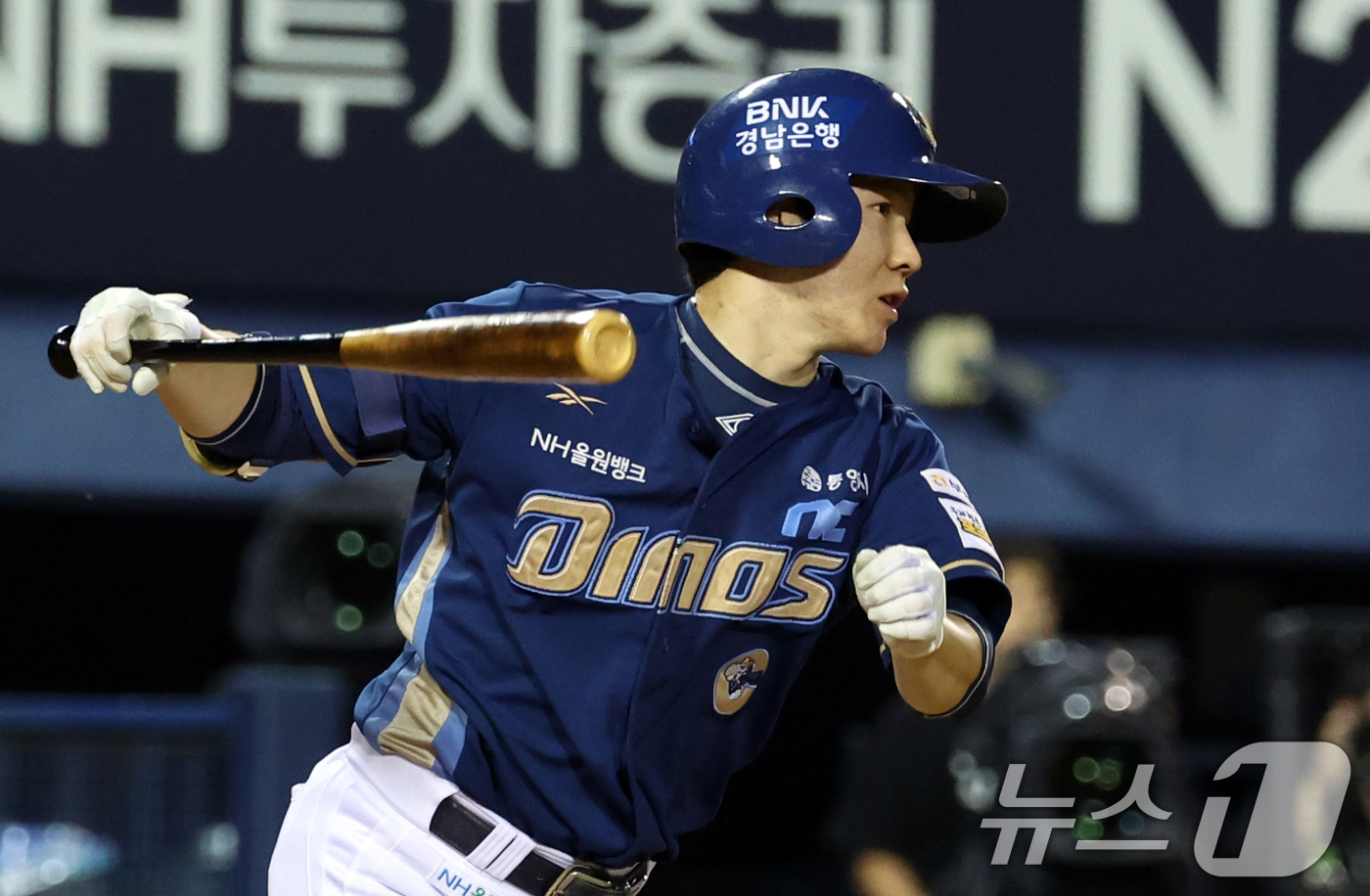 (서울=뉴스1) 김명섭 기자 = 19일 오후 서울 송파구 잠실야구장에서 열린 프로야구 '2025 신한 SOL뱅크 KBO 리그' LG 트윈스와 NC 다이노스의 경기에서 7회초 NC …
