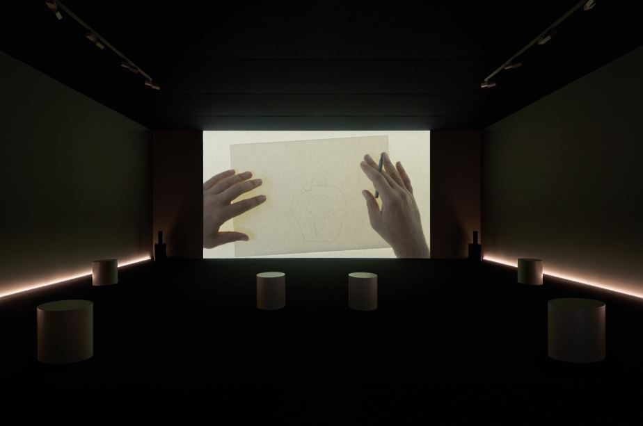 본문 이미지 - '아더랜드 II: 와엘 샤키, 아크람 자타리'_아크람 자타리 전시 전경 (국립현대미술관 제공)