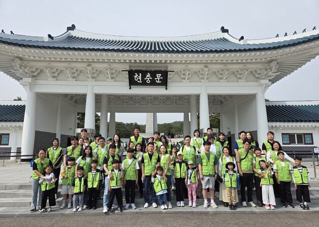 현대엔지니어링, 광복 80주년 맞아 현충원 묘역 정화 봉사활동