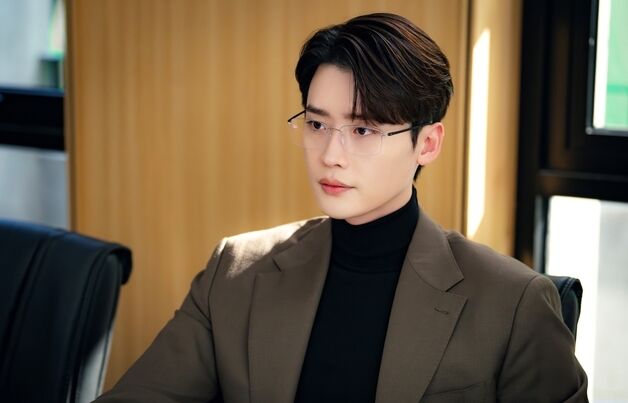 이종석, 능력치 만렙·얼굴도 만렙 '서초동' 변호사 변신