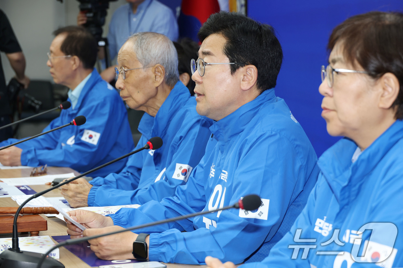 (서울=뉴스1) 이광호 기자 = 박찬대 더불어민주당 상임총괄선거대책위원장이 2일 오전 서울 여의도 당사에서 열린 중앙선거대책위원회의에서 발언하고 있다.  2025.6.2/뉴스1