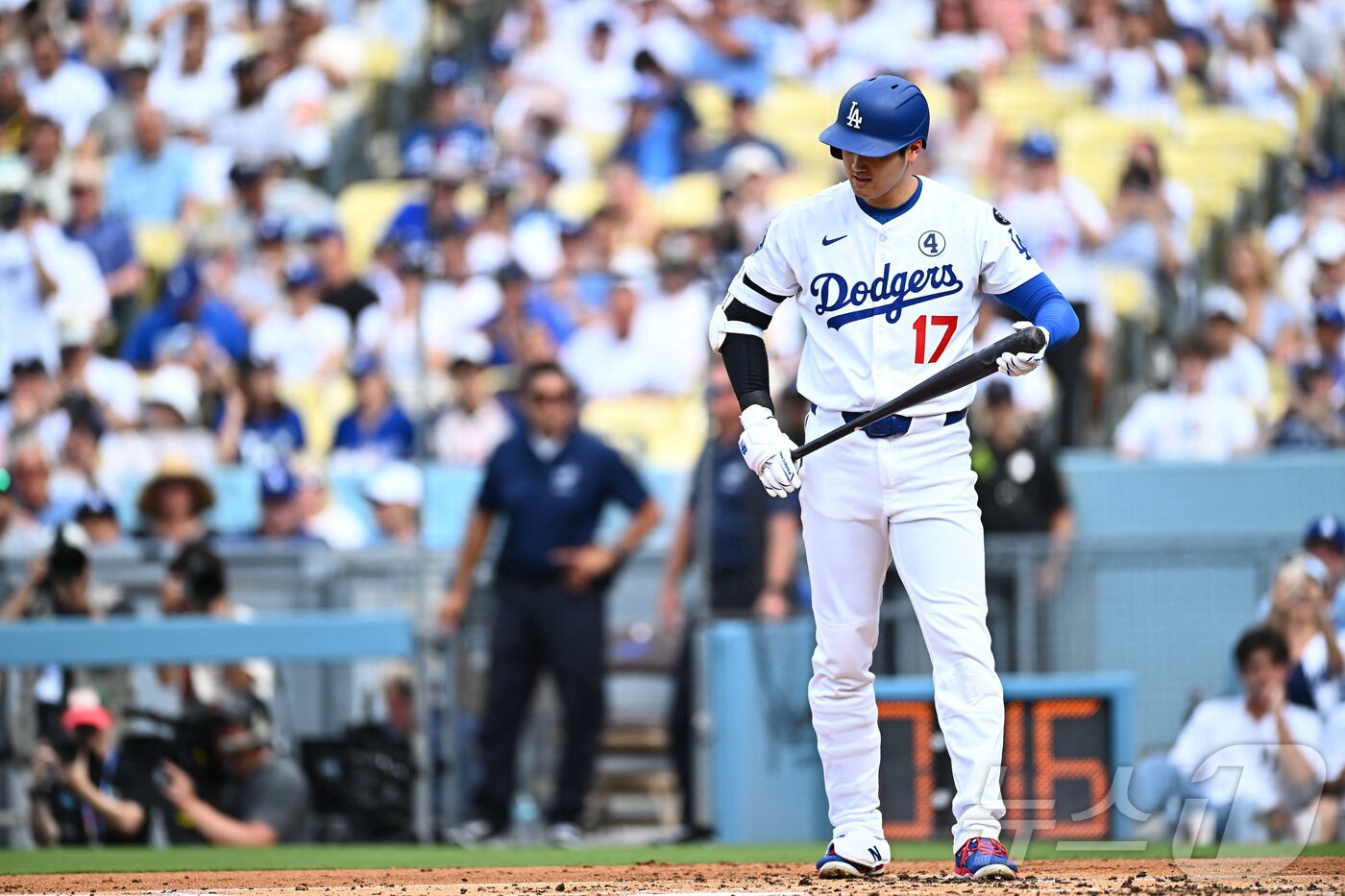 본문 이미지 - LA 다저스 오타니 쇼헤이는 2일&#40;한국시간&#41; 열린 2025 메이저리그 뉴욕 양키스전에서 4타수 무안타에 그쳤다.  ⓒ 로이터=뉴스1