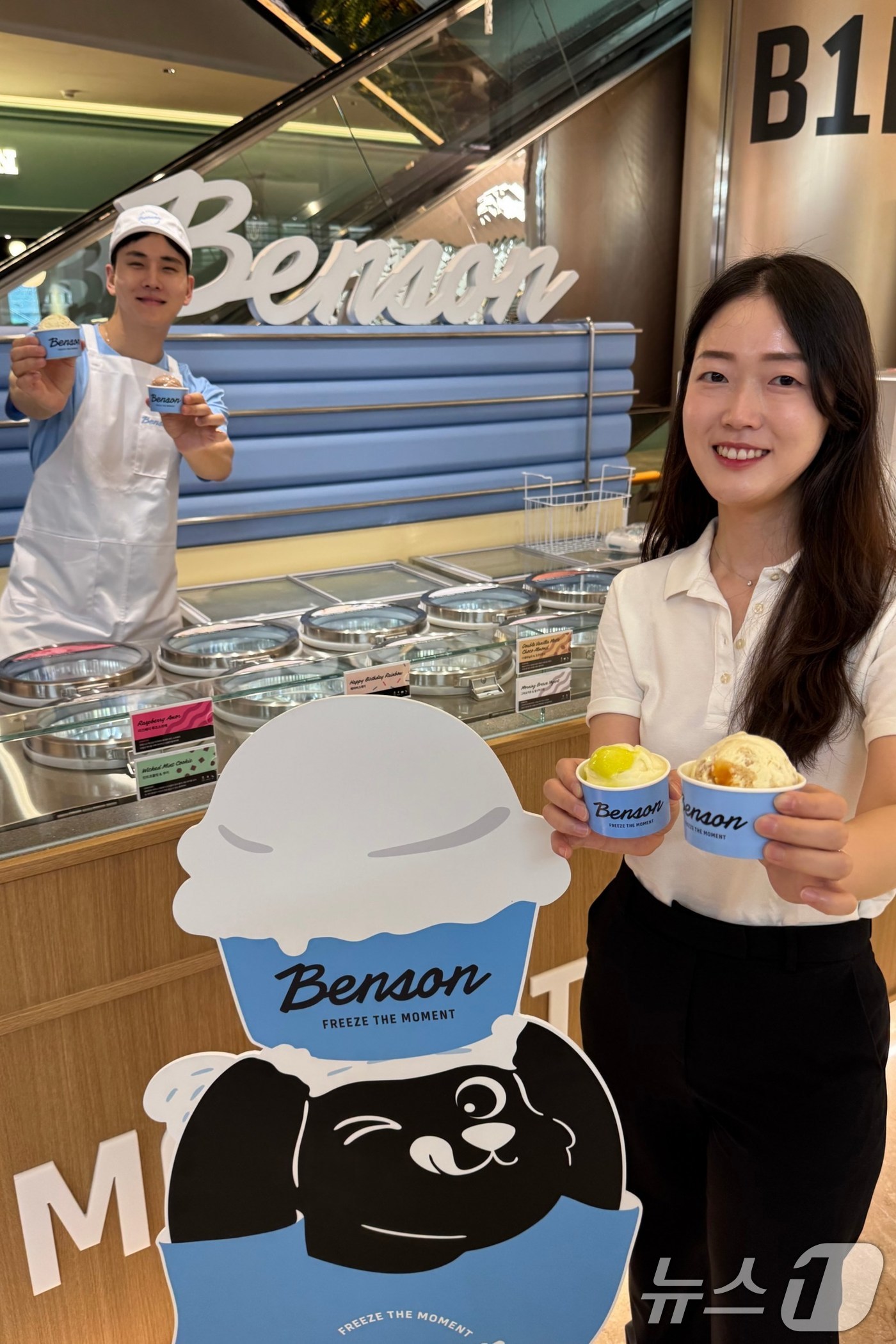 (서울=뉴스1) = 한화갤러리아 자회사 베러스쿱크리머리의 프리미엄 아이스크림 브랜드 '벤슨'이 론칭 이후 첫 팝업을 잠실 롯데월드몰에 오픈해 올 여름 본격적으로 발걸음을 넓혀간다고 …