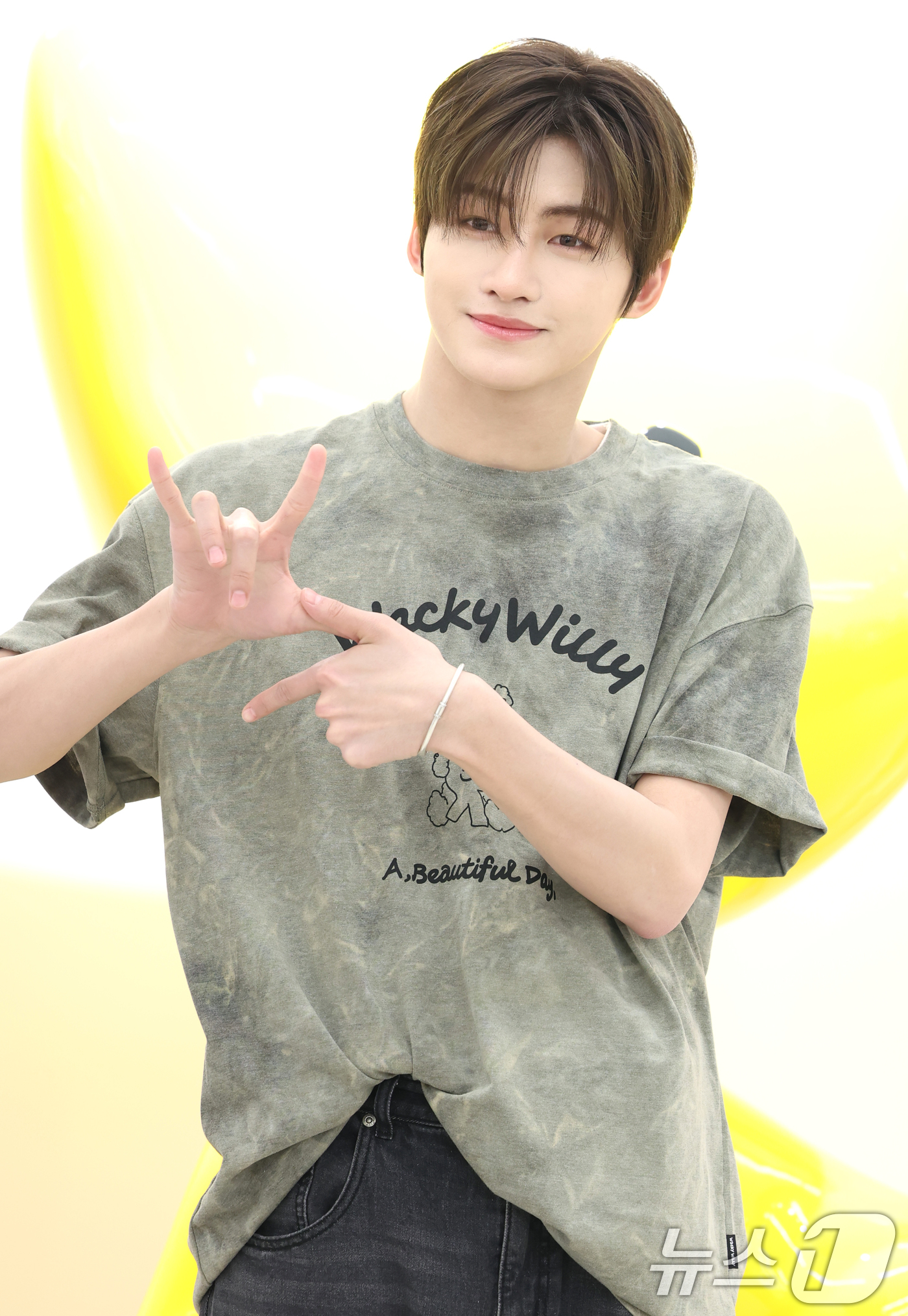 (서울=뉴스1) 권현진 기자 = 투어스의 지훈이 2일 서울 중구 와키윌리 서울에서 열린 플래그십 스토어 오픈 기념 행사에 참석해 포즈를 취하고 있다. 2025.6.2/뉴스1