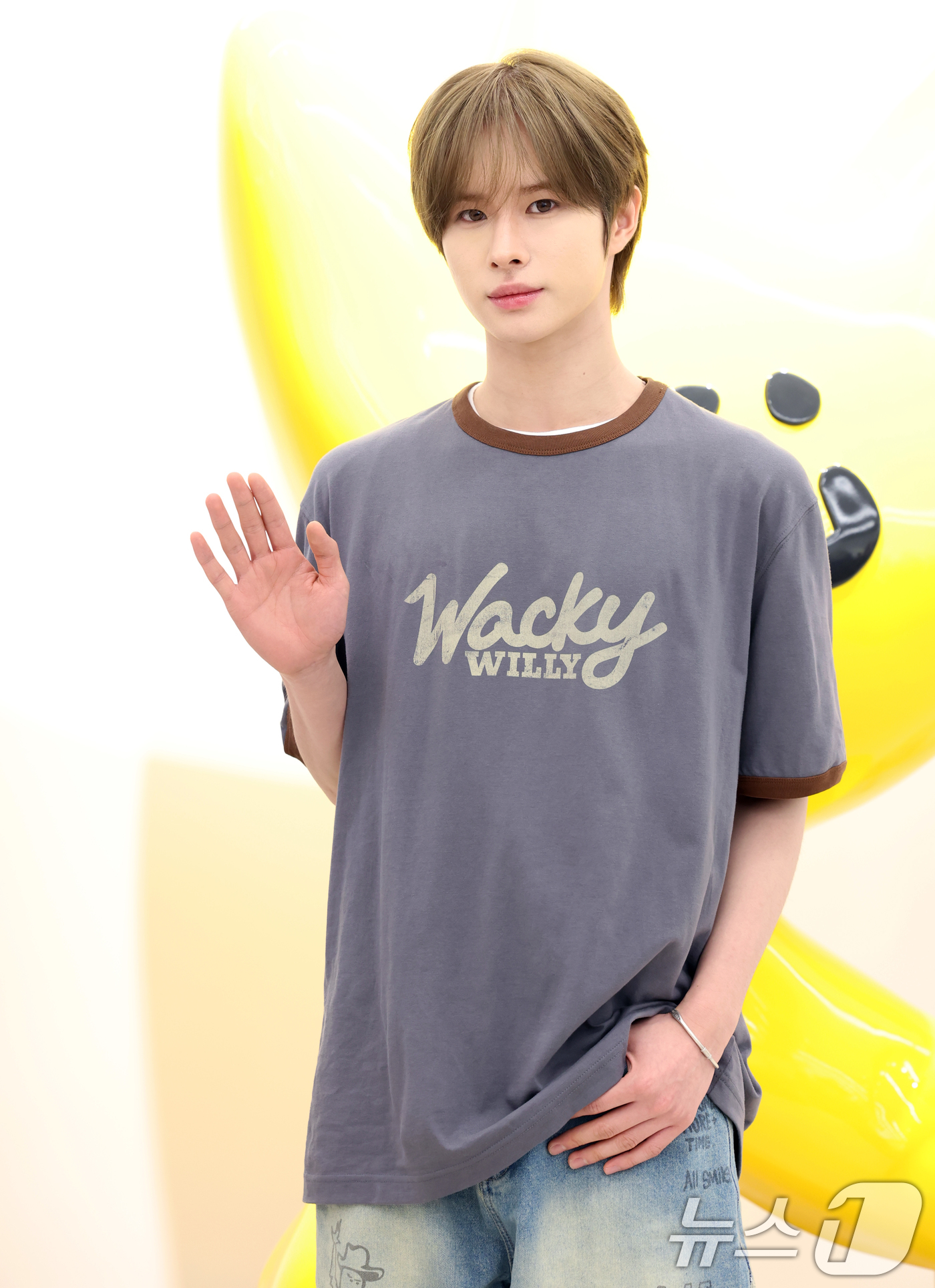(서울=뉴스1) 권현진 기자 = 투어스의 경민이 2일 서울 중구 와키윌리 서울에서 열린 플래그십 스토어 오픈 기념 행사에 참석해 포즈를 취하고 있다. 2025.6.2/뉴스1