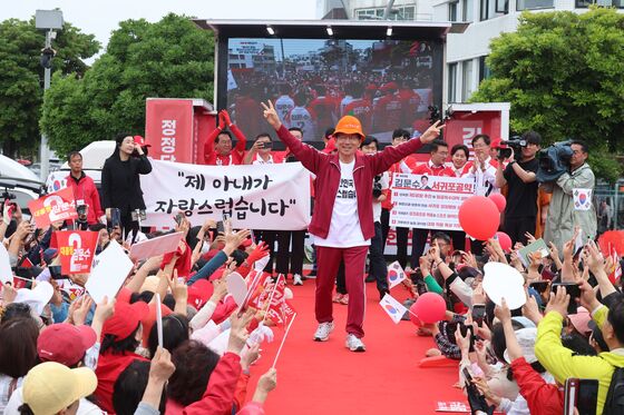 '양관식 츄리닝' 입은 김문수 "범죄자 가족 대통령 안돼"