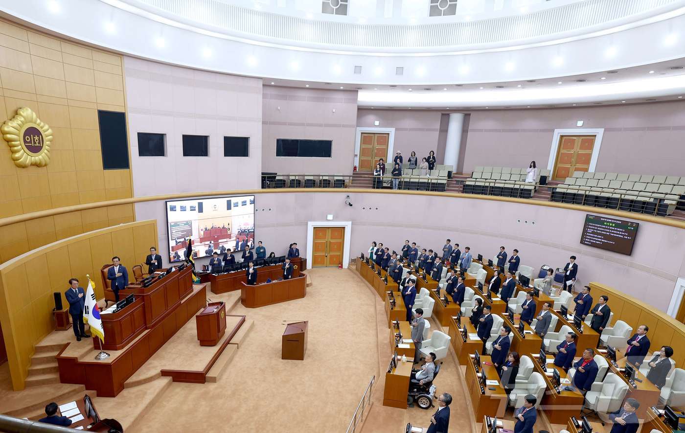 (대전=뉴스1) 이동원 기자 = 대전시의회(의장 조원휘)가 2일 제287회 제1차 정례회를 개회하고, 오는 19일까지 18일간의 의사일정에 들어갔다.이번 회기에서는 의원 발의안 4 …