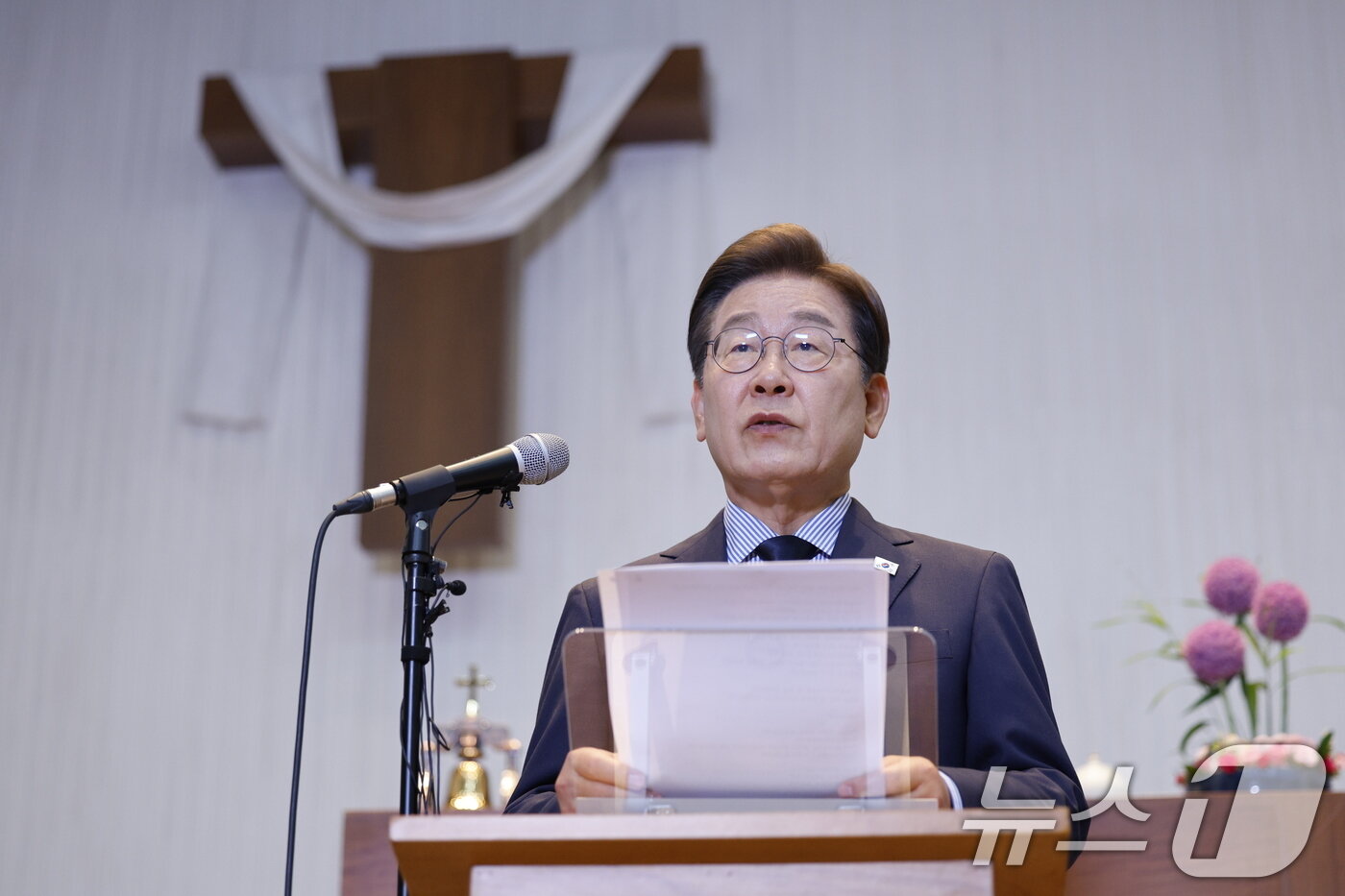 본문 이미지 - 이재명 더불어민주당 대통령 후보가 제21대 대통령선거를 하루 앞둔 2일 오후 경기 성남시 성남주민교회에서 기자회견을 하고 있다. 2025.6.2/뉴스1 ⓒ News1 안은나 기자