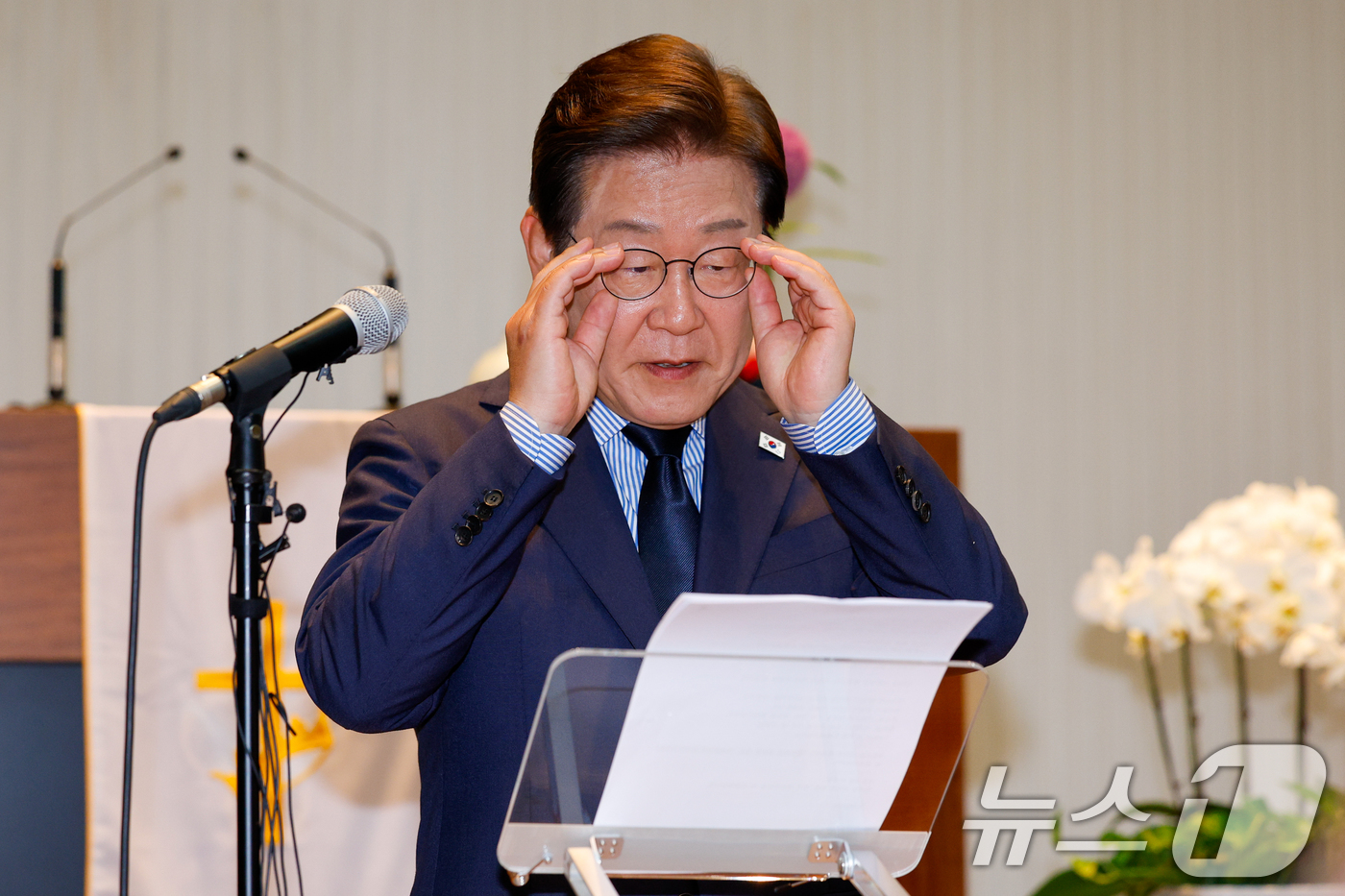 (성남=뉴스1) 안은나 기자 = 이재명 더불어민주당 대통령 후보가 제21대 대통령선거를 하루 앞둔 2일 오후 경기 성남시 주민교회에서 지지를 호소하며 마지막 대국민 기자회견을 하고 …