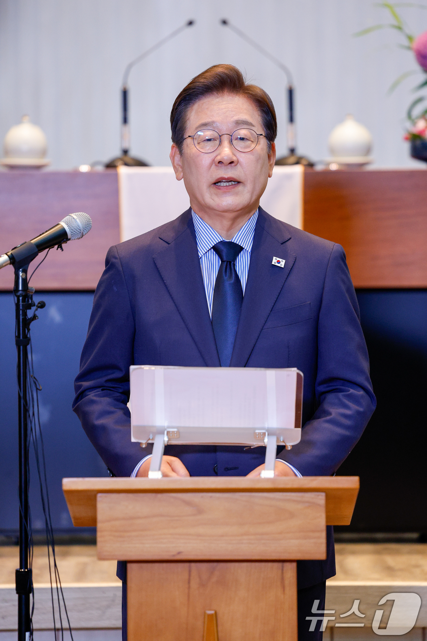 (성남=뉴스1) 안은나 기자 = 이재명 더불어민주당 대통령 후보가 제21대 대통령선거를 하루 앞둔 2일 오후 경기 성남시 주민교회에서 지지를 호소하며 마지막 대국민 기자회견을 하고 …