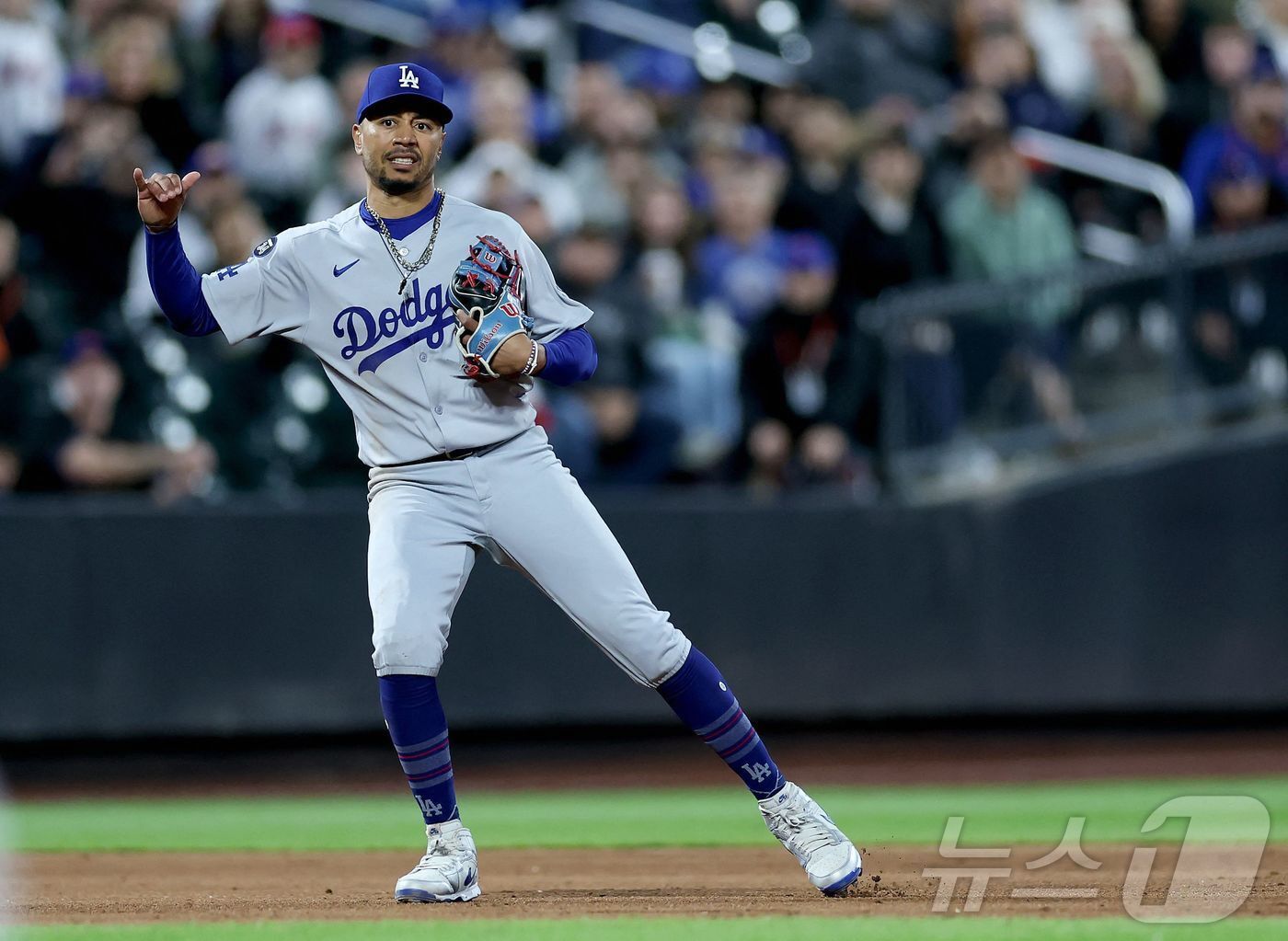 본문 이미지 - LA 다저스 무키 베츠는 발가락 부상으로 3경기 연속 결장했다. ⓒ AFP=뉴스1
