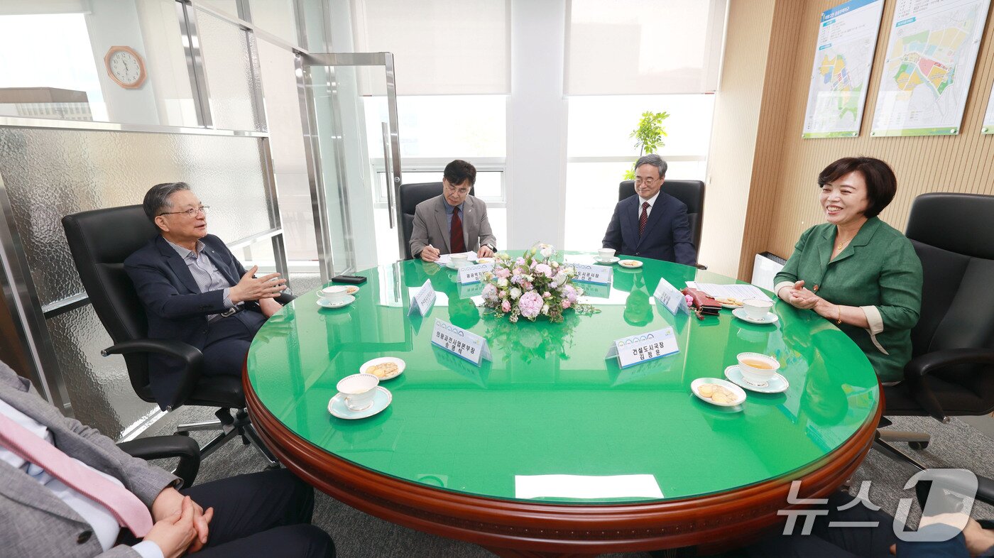 본문 이미지 - 면담자리.(과천시 제공)