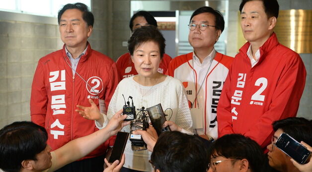 울산 온 박근혜 "父 생각 많이 나"