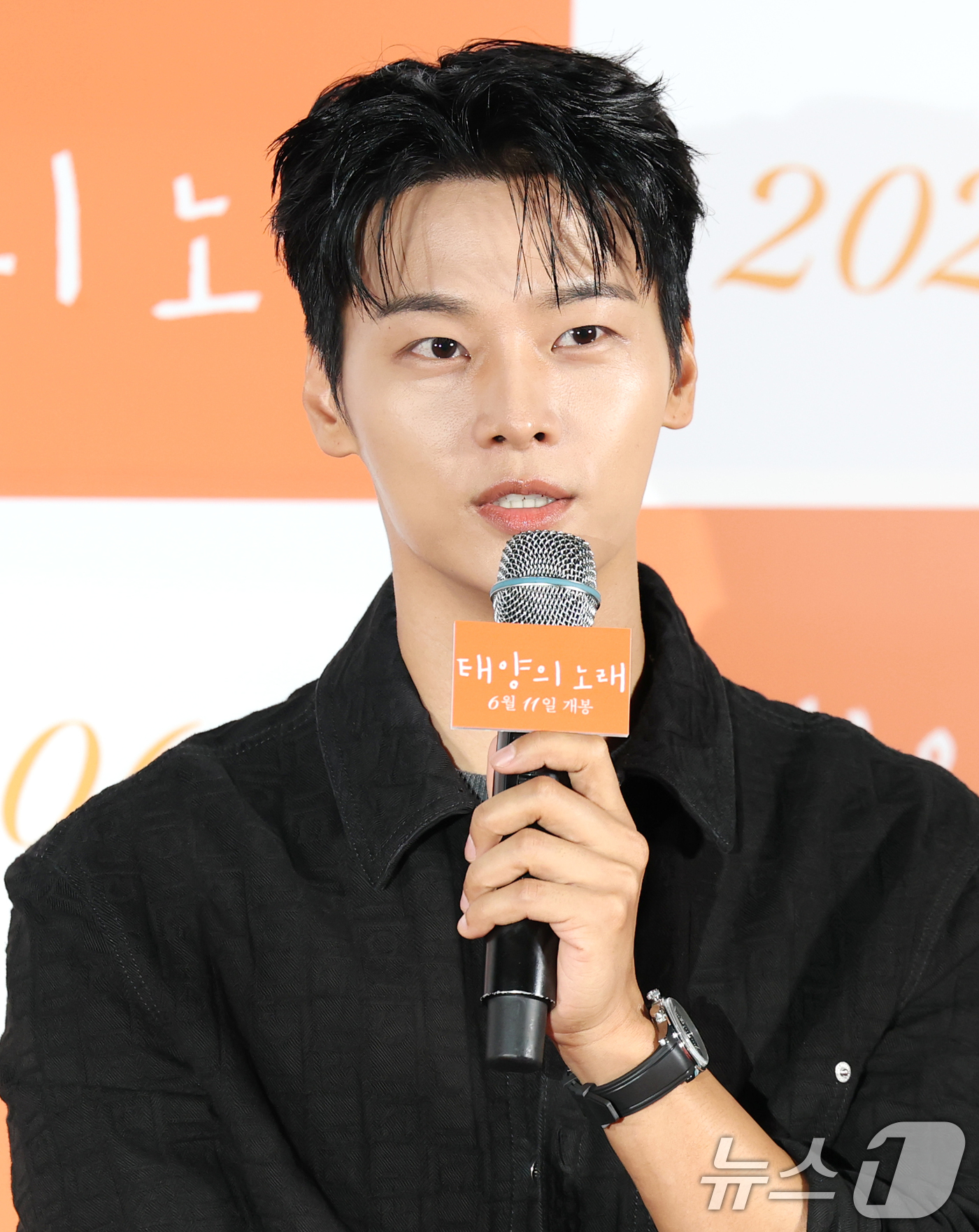 (서울=뉴스1) 권현진 기자 = 배우 차학연이 2일 서울 용산구 CGV용산아이파크몰에서 열린 영화 '태양의 노래'(감독 조영준) 언론시사회에 참석해 인사말을 하고 있다.'태양의 노 …