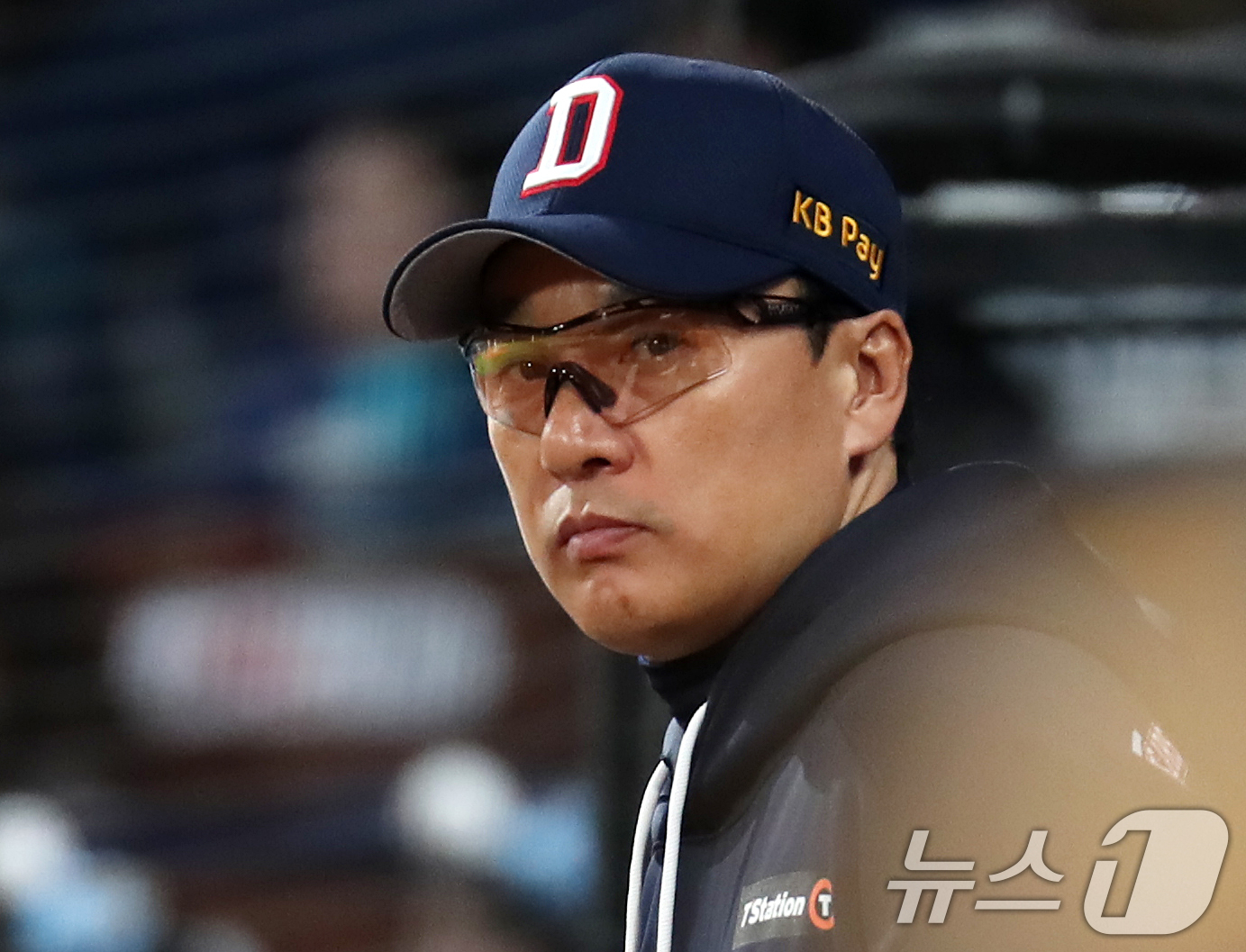 (서울=뉴스1) = 이승엽 두산 베어스 감독이 2일 계약 기간 3년을 채우지 못하고 감독직에서 자진 사퇴했다.두산 구단은 "세 시즌간 팀을 이끌어주신 이승엽 감독의 노고에 감사드린 …