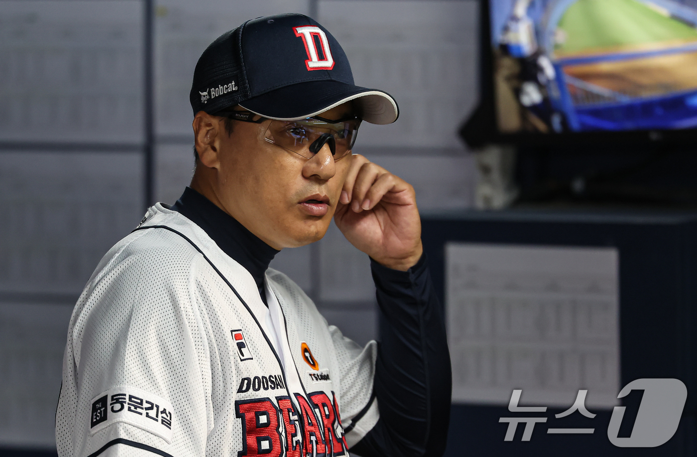 (서울=뉴스1) = 이승엽 두산 베어스 감독이 2일 계약 기간 3년을 채우지 못하고 감독직에서 자진 사퇴했다.두산 구단은 "세 시즌간 팀을 이끌어주신 이승엽 감독의 노고에 감사드린 …