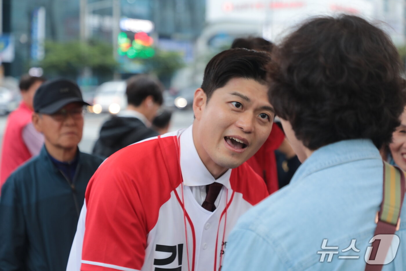 본문 이미지 - 김용태 국민의힘 비상대책위원장은 2일 오후 6시 40분 울산 중구 홈플러스사거리에서 열린 국민의힘 울산 선대위 피날레 유세에 참석해 김문수 대통령 후보 지지 연설에 나섰다. 2025.6.2/뉴스1 ⓒ News1 김세은 기자