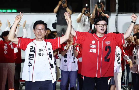 기지개 켜는 보수 잠룡들…김문수는 현장, 한동훈은 메시지